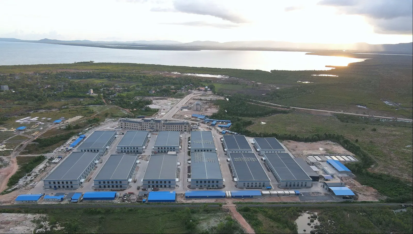 The advantages of Cambodian shower curtain factories are highlighted, helping global market supply